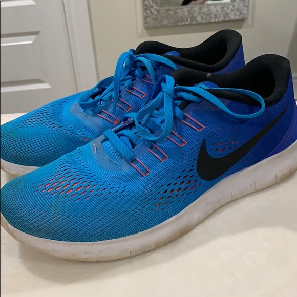 Nike running shoes - Picture 1 of 3